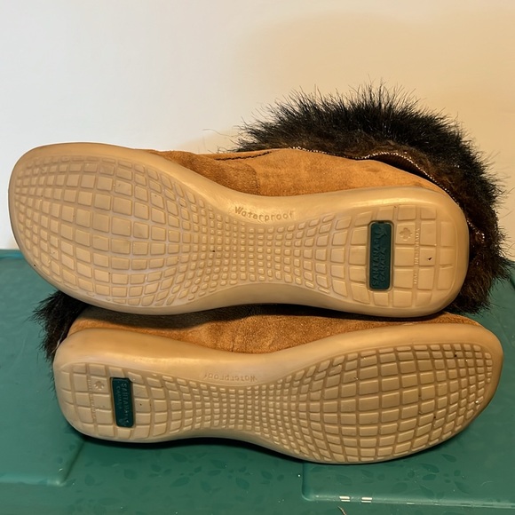 Santana Canada Moccasin Boots - Picture 5 of 6